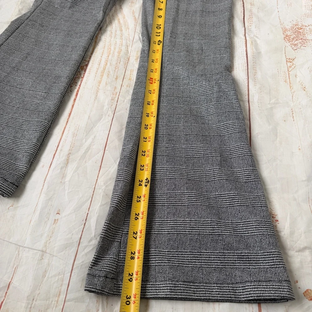 Studio F | Classic Plaid Flared Trousers | Size 4 |‎ Tailored Chic - Picture 7 of 10